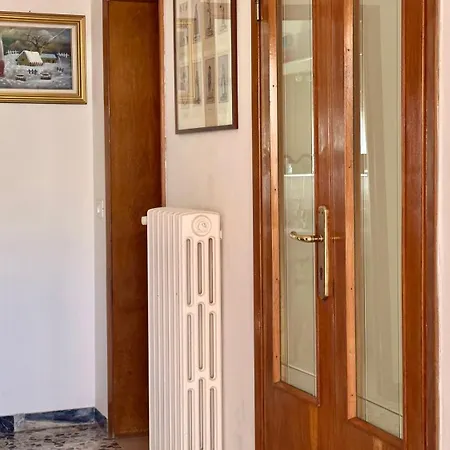 Comodo Trilocale A 30 Mt Dal Mare, - Se073