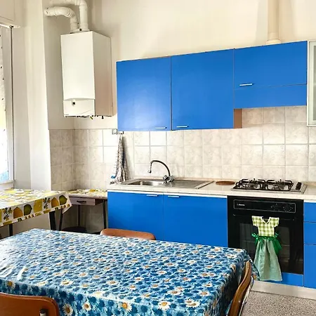 Daire Comodo Trilocale A 30 Mt Dal Mare, - Se073 *