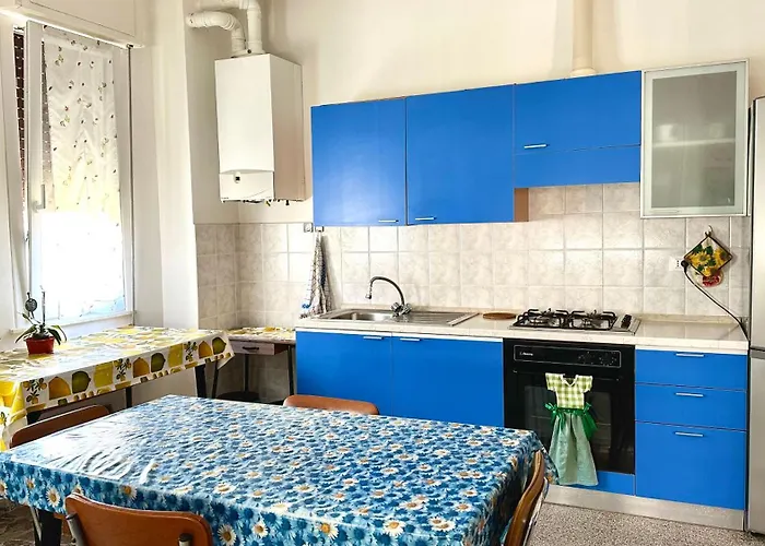 Appartement Comodo Trilocale A 30 Mt Dal Mare, - Se073 *